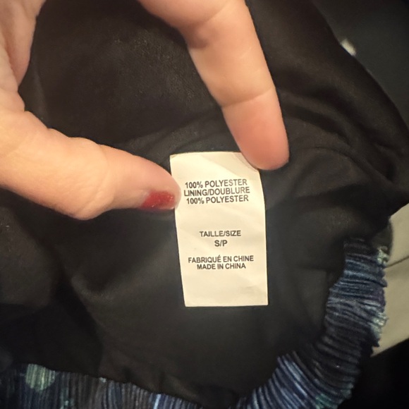 Suzy Shier • NWT crinkle  Blouse - Picture 3 of 3